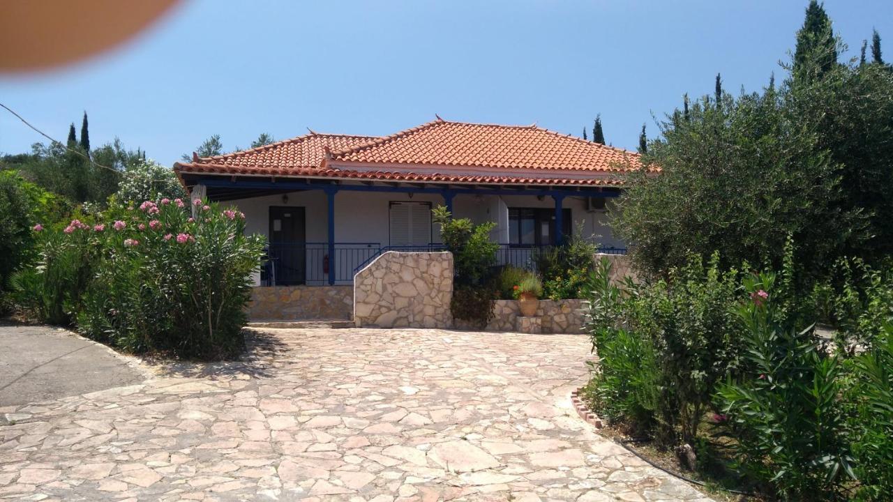 Takis Haikos House Two Minutes Walk To The Beach Peroulia Vounária Dış mekan fotoğraf